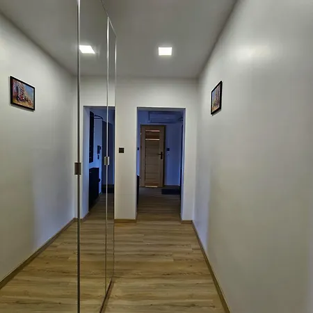 Radiostacja V, Parking Free