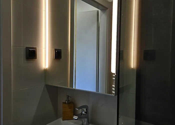 Radiostacja V, Parking Free דירה *